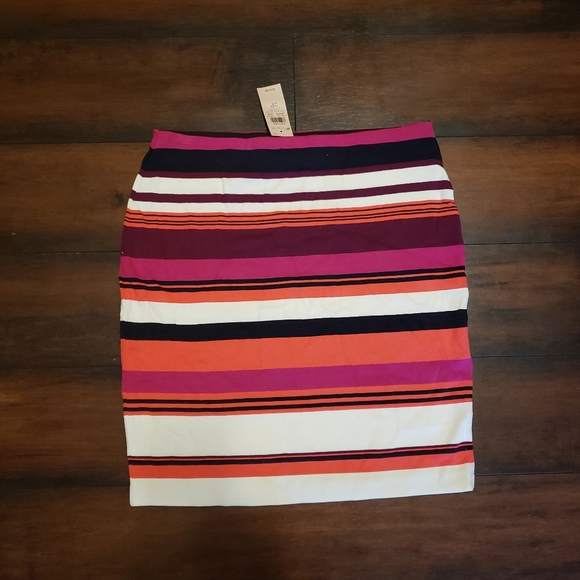 NWT Ann Taylor Stripped Fitted Skirt - Picture 1 of 2